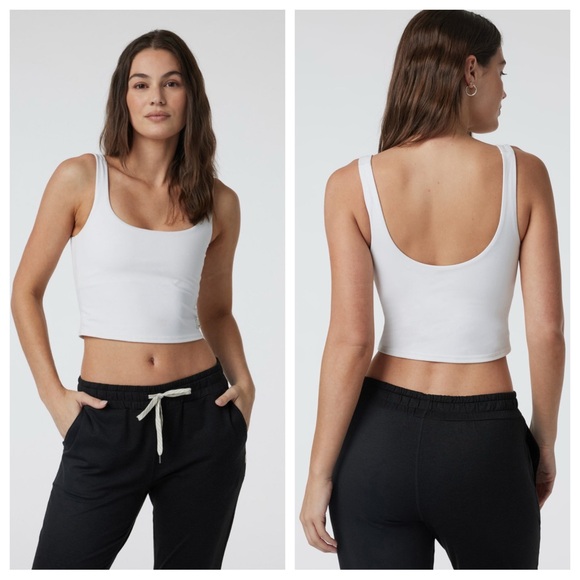 Vuori Tops - NWT Vuori Daily Crop in White Size Medium